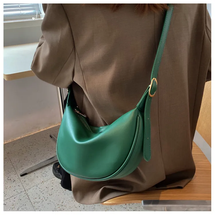 Women's Medium Pu Leather Solid Color Streetwear Dumpling Type Zipper Saddle Bag display picture 8