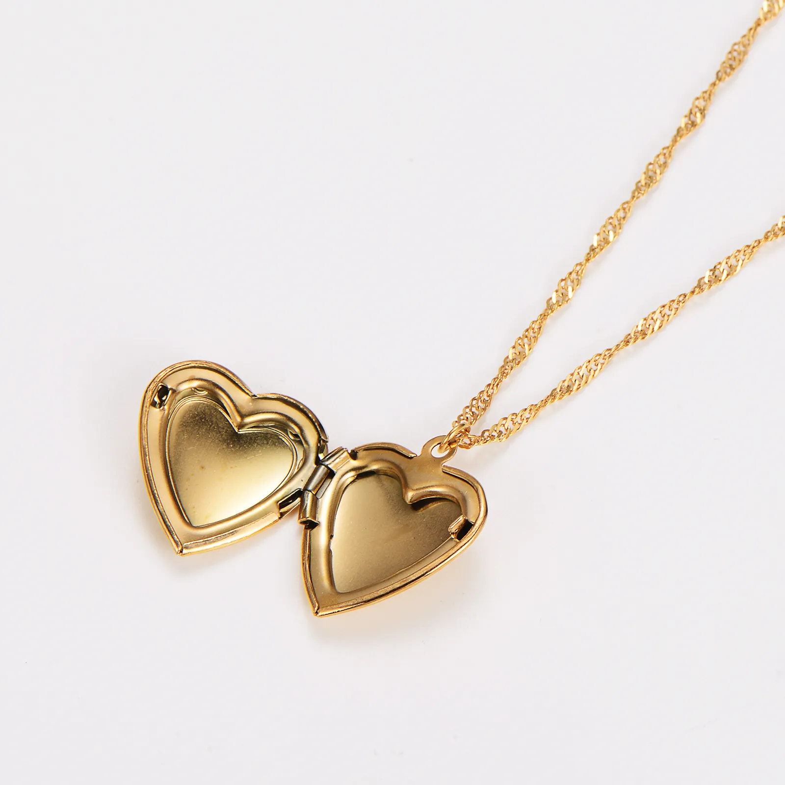 Wholesale Jewelry Casual Simple Style Classic Style Heart Shape 304 Stainless Steel 18K Gold Plated Pendant Necklace display picture 2