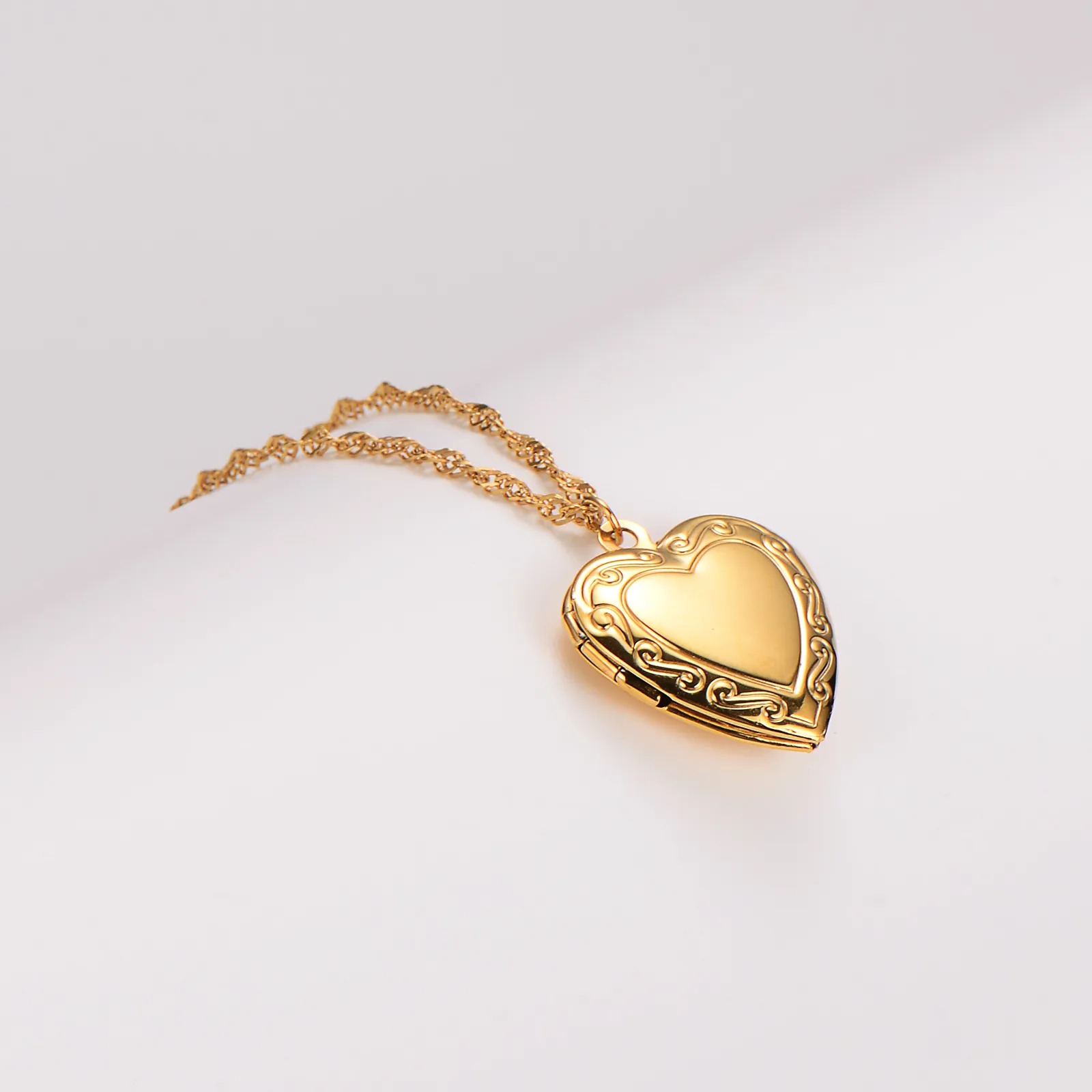Wholesale Jewelry Casual Simple Style Classic Style Heart Shape 304 Stainless Steel 18K Gold Plated Pendant Necklace display picture 4