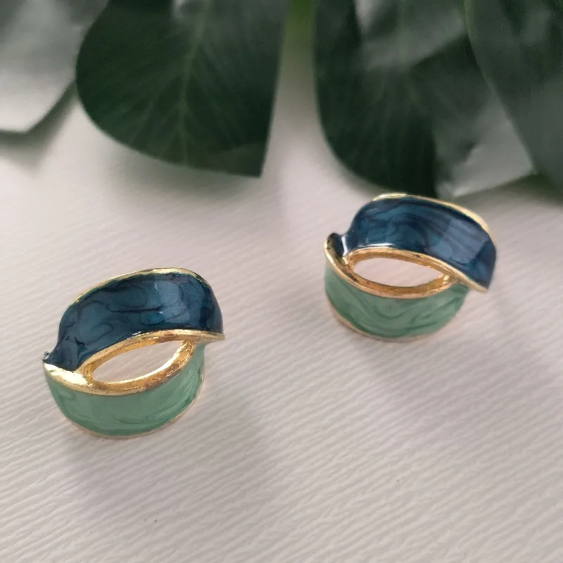 1 Pair Streetwear Commute Triangle Heart Shape Bow Knot Alloy Acrylic Zircon Gold Plated Ear Studs display picture 3