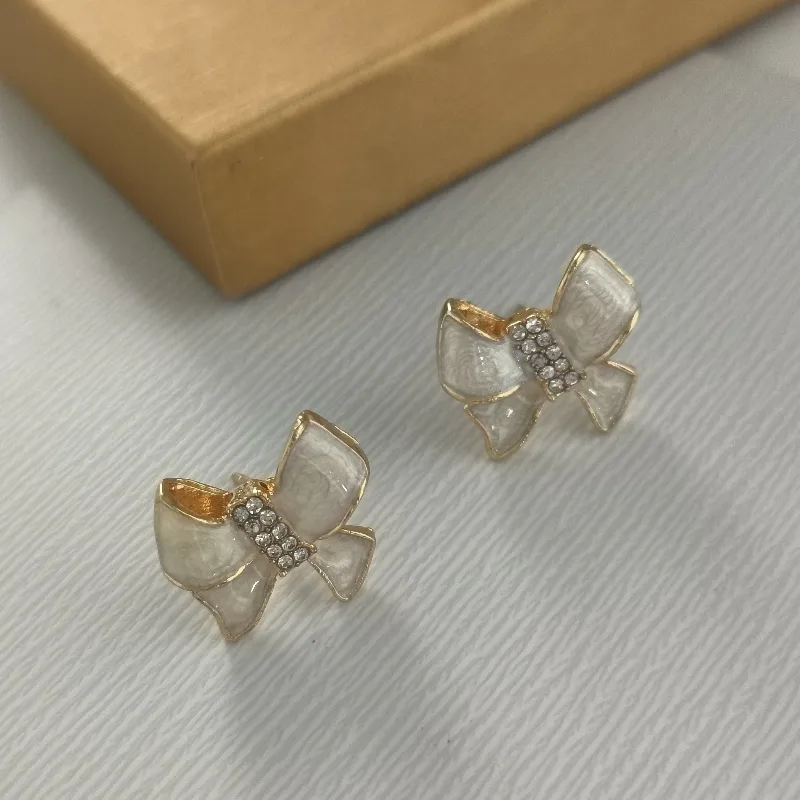 1 Pair Streetwear Commute Triangle Heart Shape Bow Knot Alloy Acrylic Zircon Gold Plated Ear Studs display picture 4