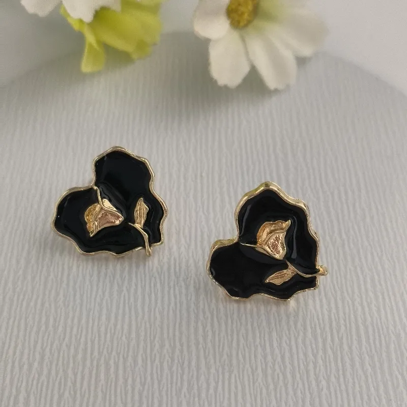1 Pair Streetwear Commute Triangle Heart Shape Bow Knot Alloy Acrylic Zircon Gold Plated Ear Studs display picture 8
