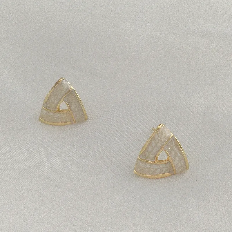 1 Pair Streetwear Commute Triangle Heart Shape Bow Knot Alloy Acrylic Zircon Gold Plated Ear Studs display picture 5