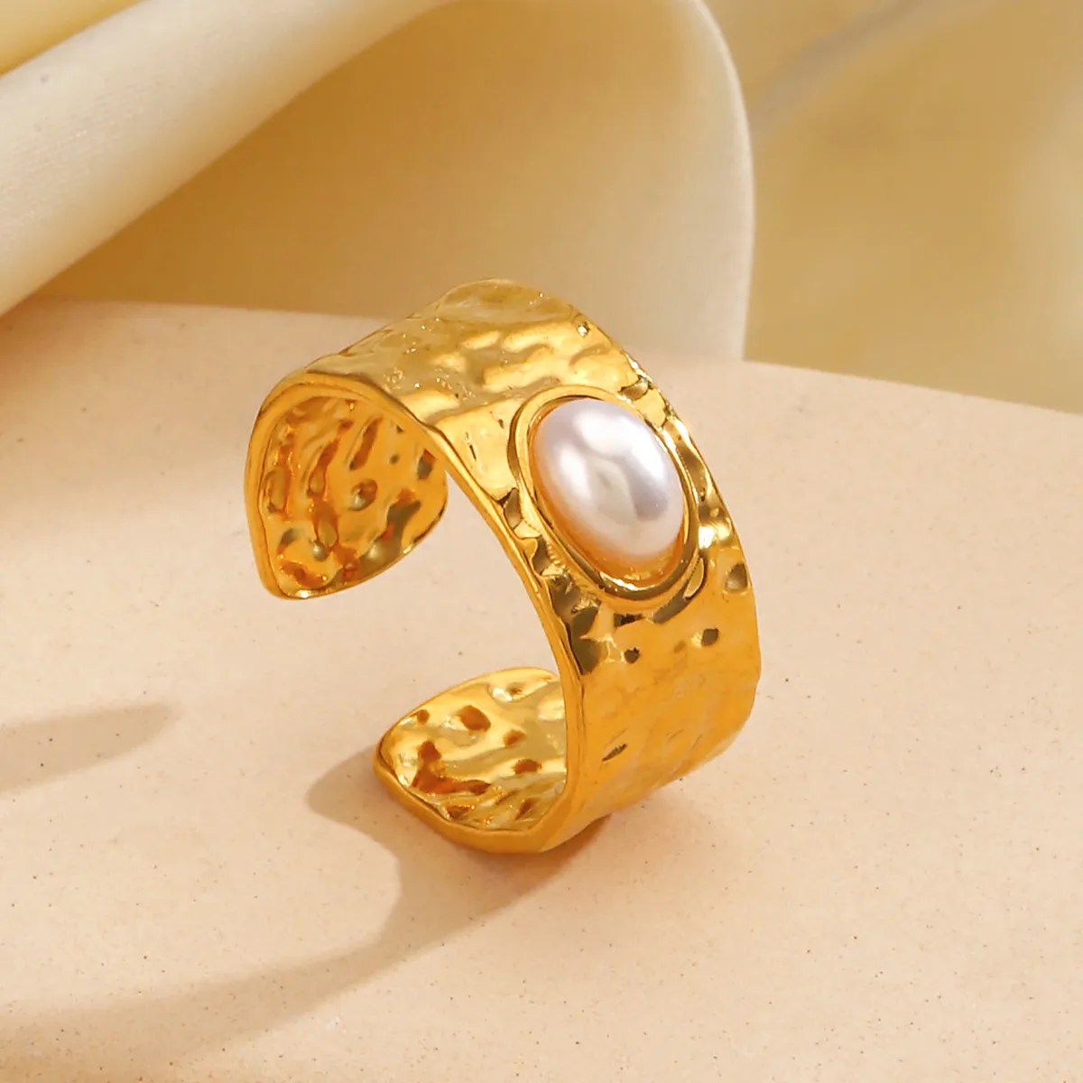 Wholesale Jewelry Vintage Style Oval 304 Stainless Steel Artificial Pearls 18K Gold Plated Plating Open Rings display picture 4