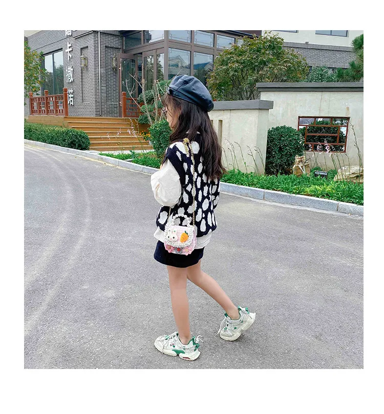 Fashion Children's Bag Cute Flower Baby Girl Coin Purse Cotton Linen Cartoon Bunny Children's Crossbody Bag display picture 5