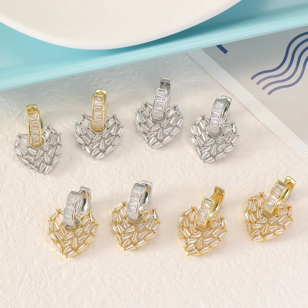 A Pair Of Love Earrings Micro-inlaid With Zirconium Plating 18K Gold Temperament Fashion  Earrings Light Luxury Design Can Be Worn Alone display picture 1