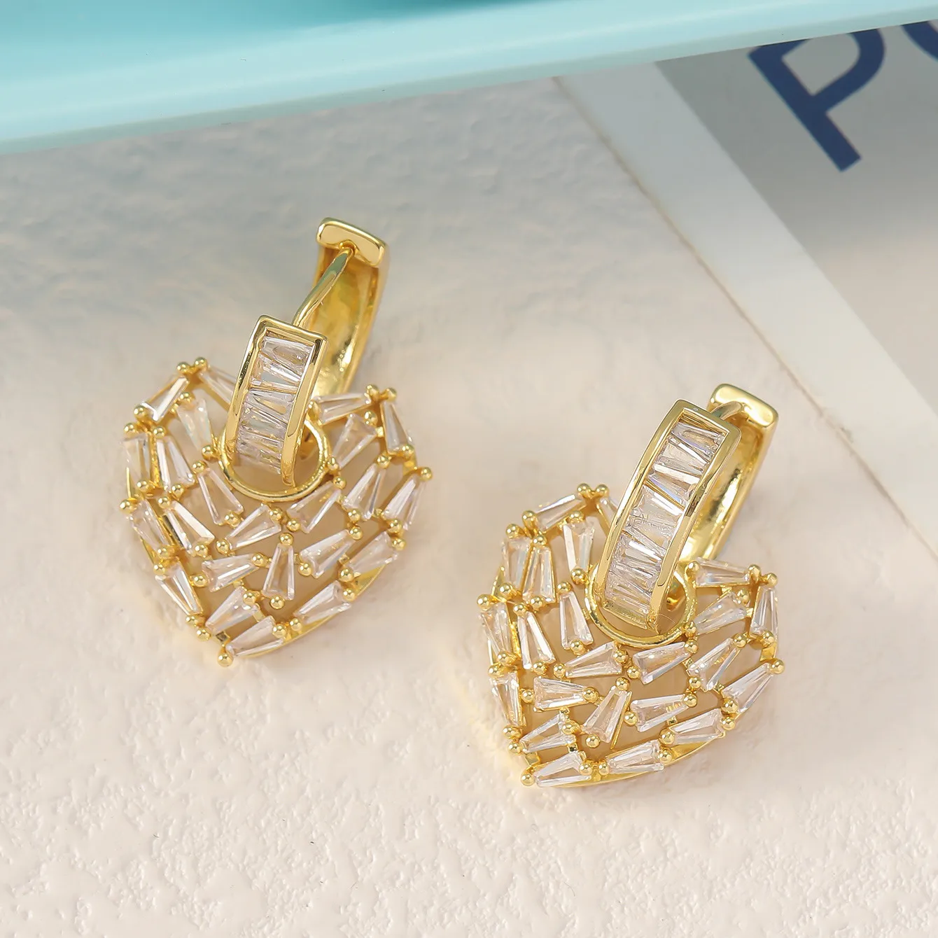 A Pair Of Love Earrings Micro-inlaid With Zirconium Plating 18K Gold Temperament Fashion  Earrings Light Luxury Design Can Be Worn Alone display picture 4