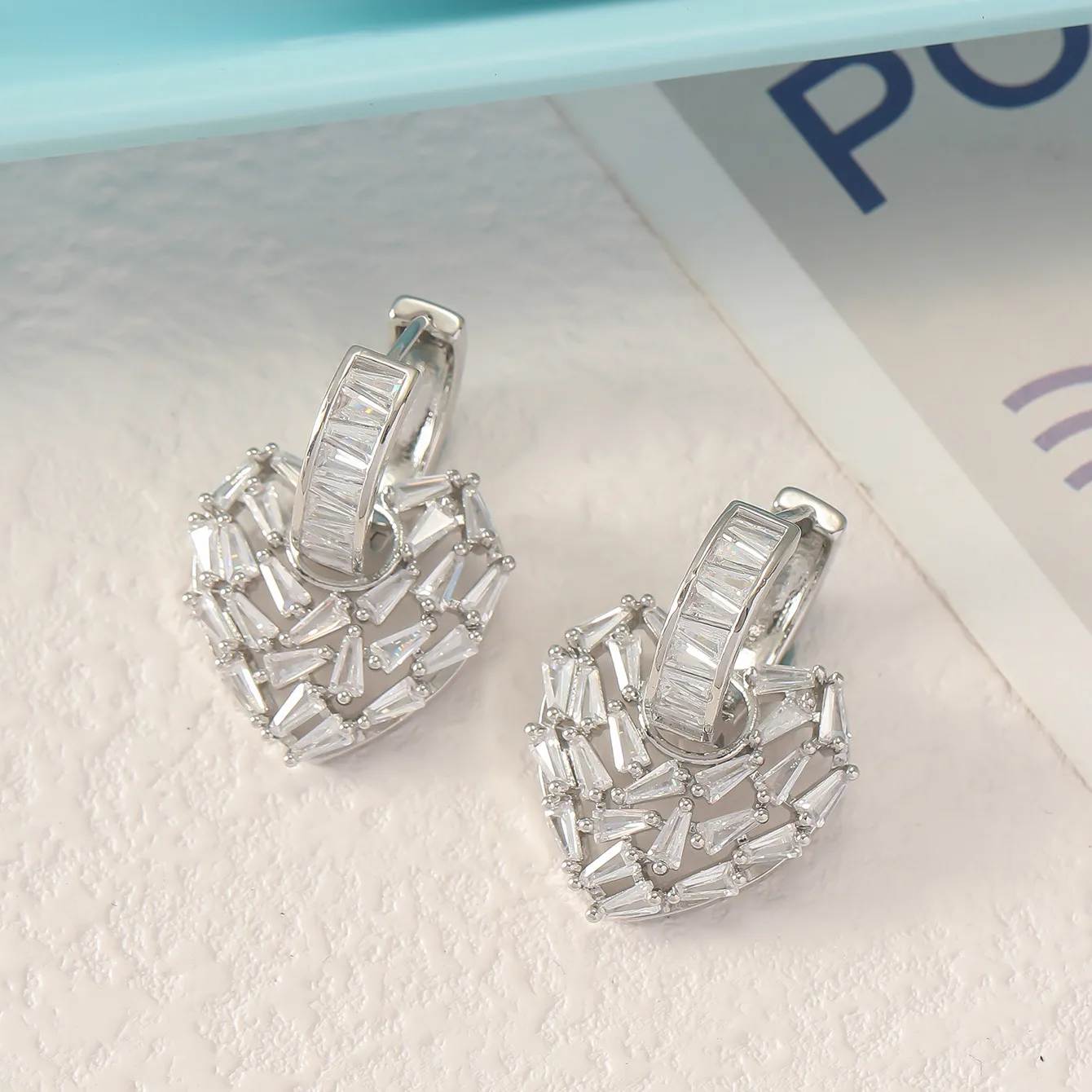 A Pair Of Love Earrings Micro-inlaid With Zirconium Plating 18K Gold Temperament Fashion  Earrings Light Luxury Design Can Be Worn Alone display picture 5
