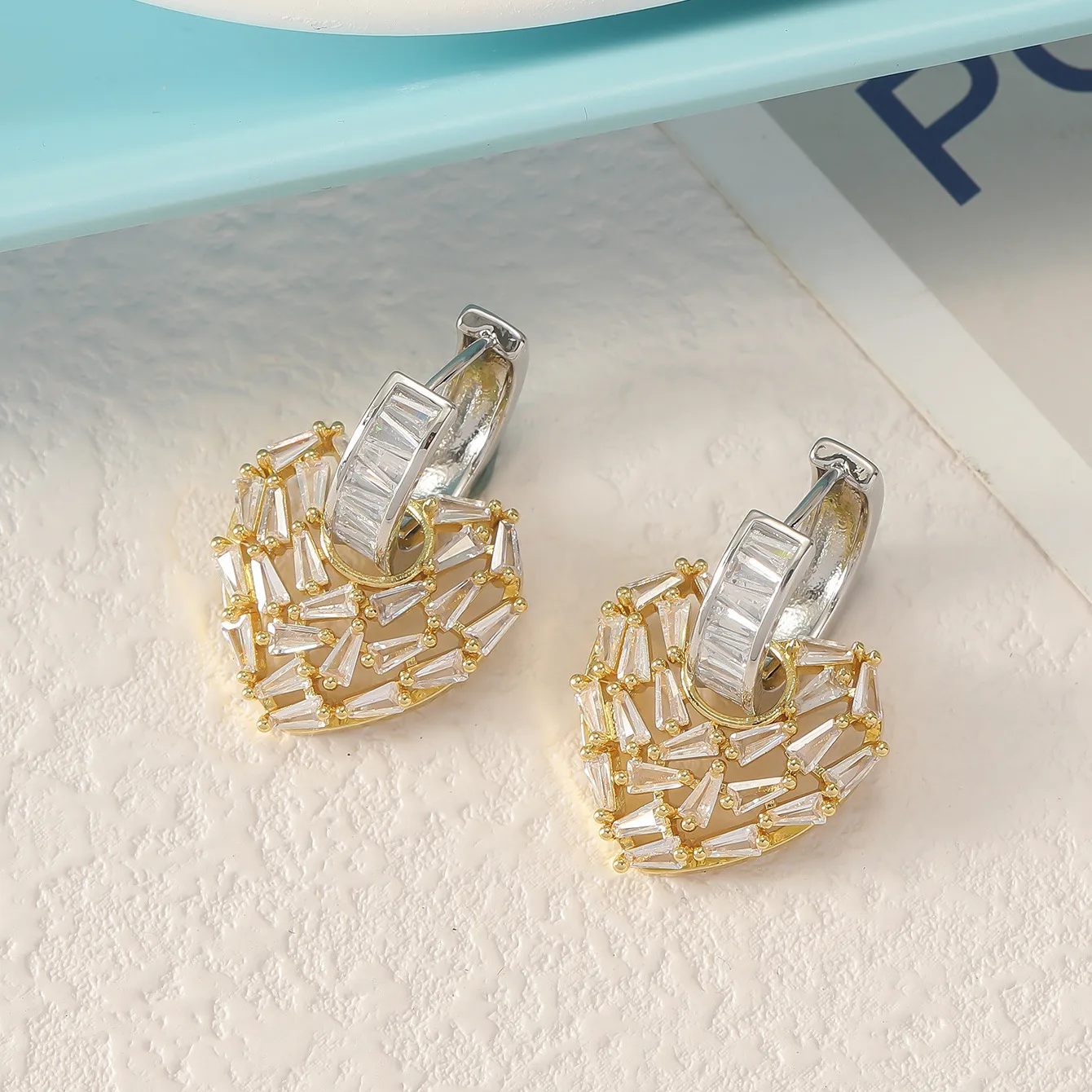 A Pair Of Love Earrings Micro-inlaid With Zirconium Plating 18K Gold Temperament Fashion  Earrings Light Luxury Design Can Be Worn Alone display picture 6