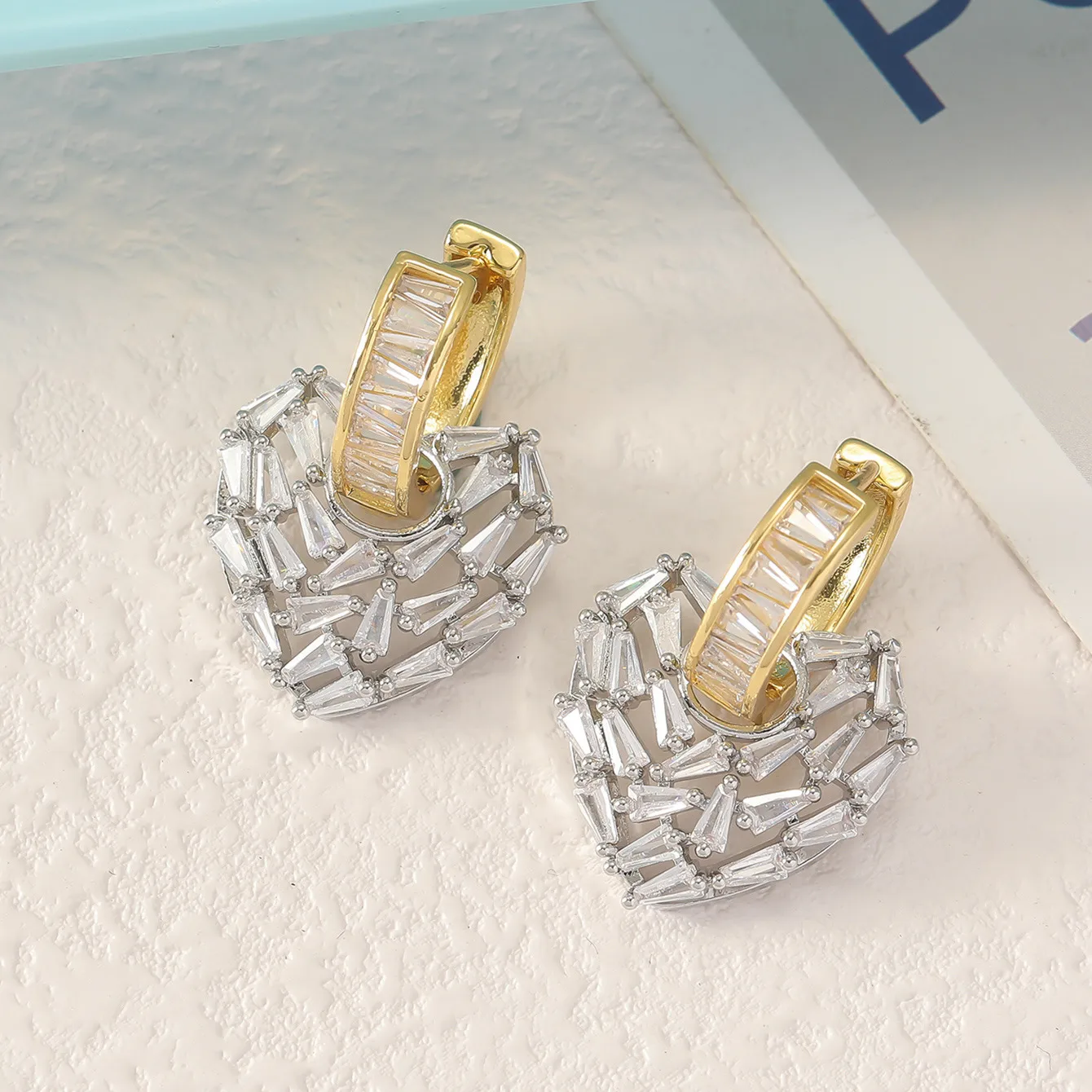 A Pair Of Love Earrings Micro-inlaid With Zirconium Plating 18K Gold Temperament Fashion  Earrings Light Luxury Design Can Be Worn Alone display picture 7