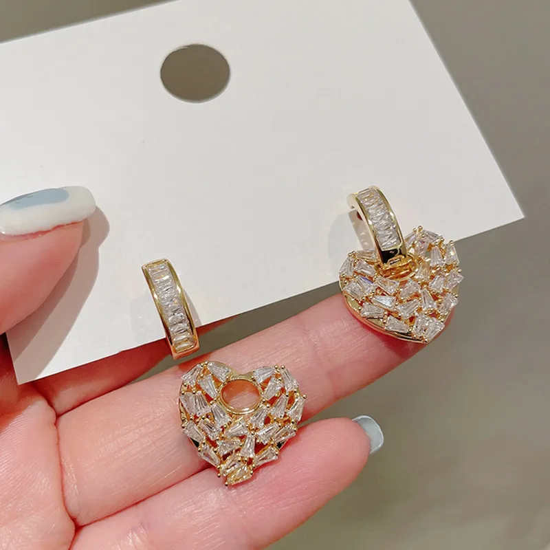 A Pair Of Love Earrings Micro-inlaid With Zirconium Plating 18K Gold Temperament Fashion  Earrings Light Luxury Design Can Be Worn Alone display picture 8