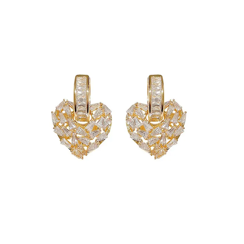 A Pair Of Love Earrings Micro-inlaid With Zirconium Plating 18K Gold Temperament Fashion  Earrings Light Luxury Design Can Be Worn Alone display picture 9