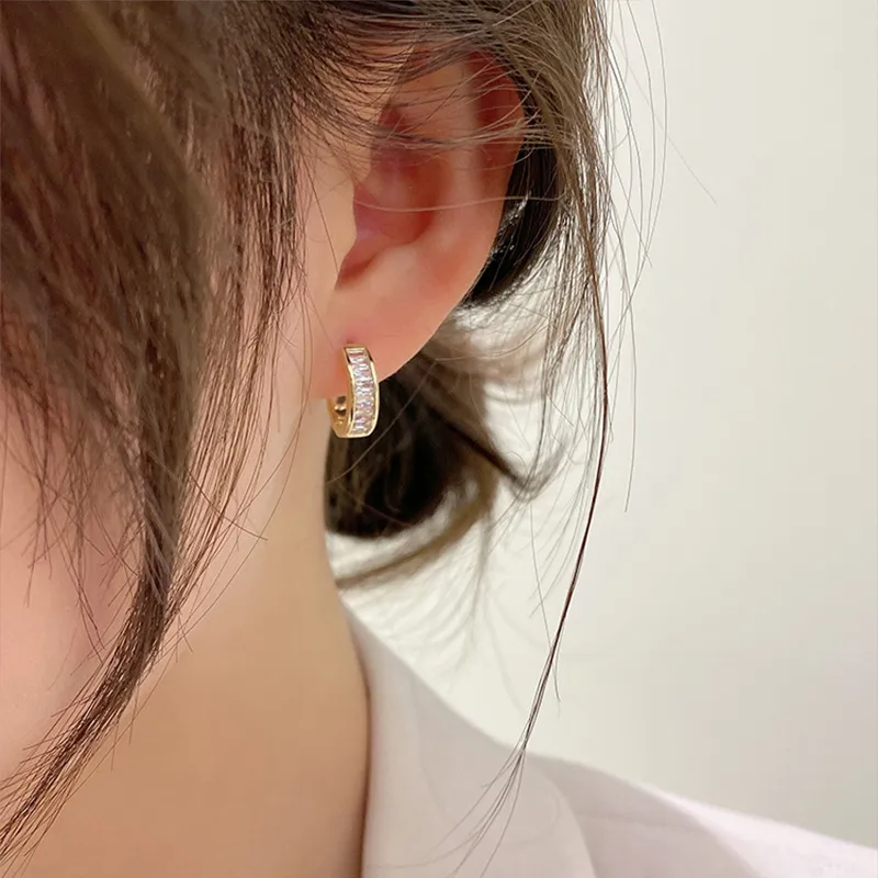 A Pair Of Love Earrings Micro-inlaid With Zirconium Plating 18K Gold Temperament Fashion  Earrings Light Luxury Design Can Be Worn Alone display picture 10