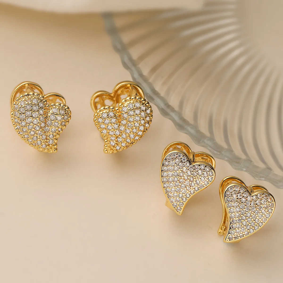 1 Pair Simple Style Heart Shape Copper Zircon Earrings display picture 3