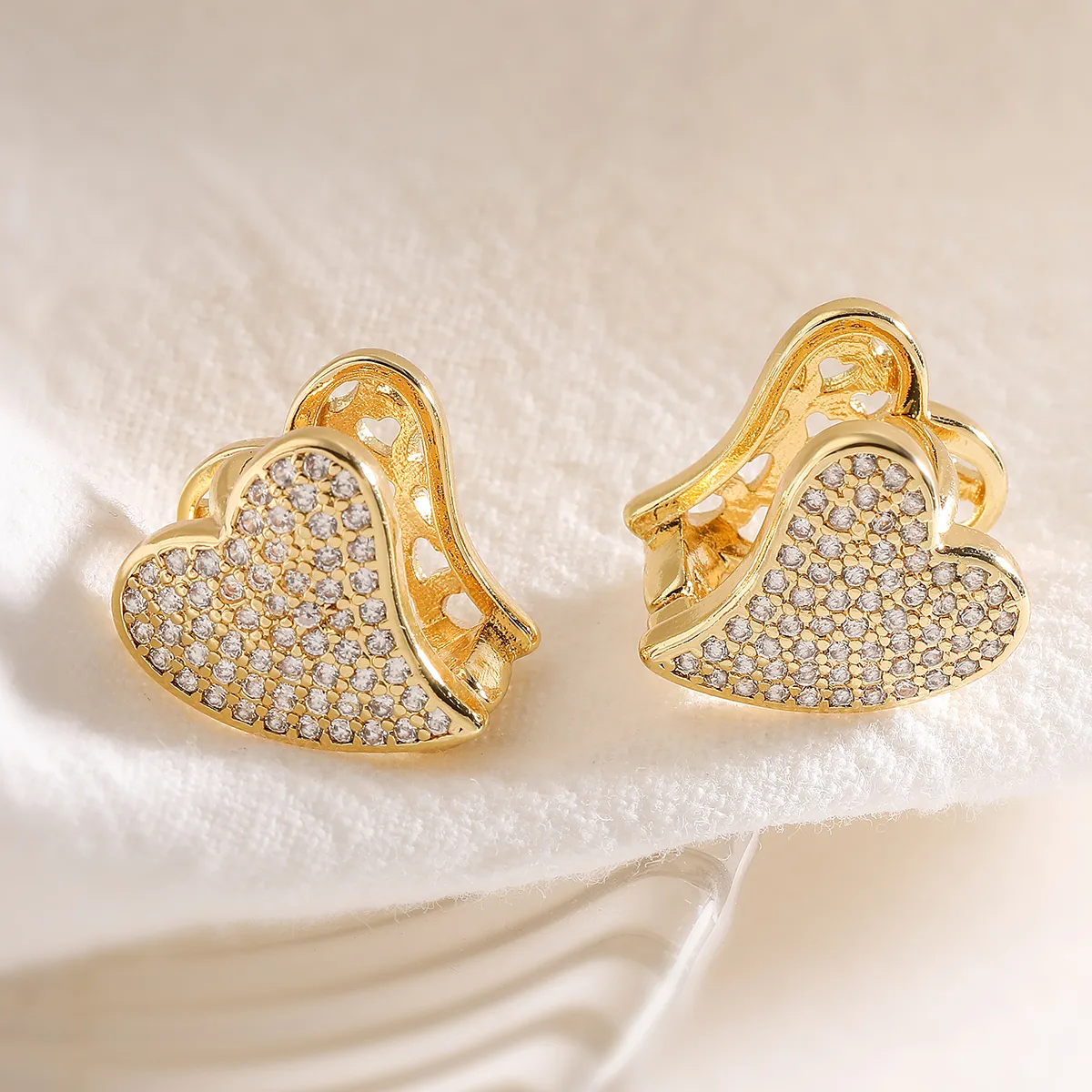 1 Pair Simple Style Heart Shape Copper Zircon Earrings display picture 4