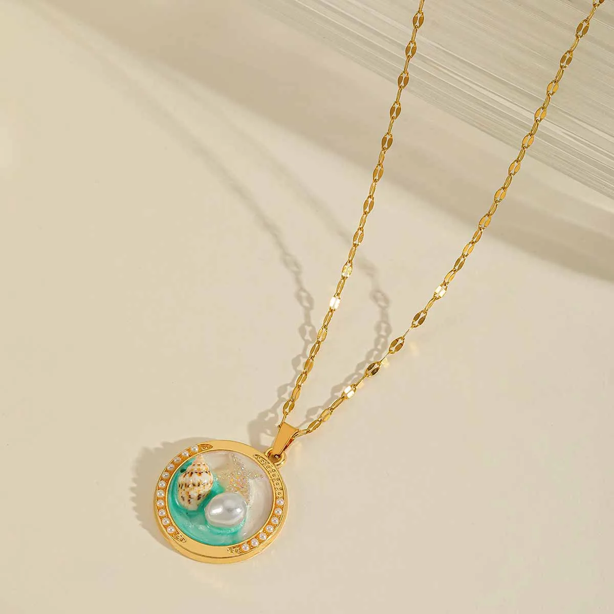 Casual Cute Artistic Conch Heart Shape Flower 304 Stainless Steel Epoxy Inlay Acrylic Imitation Pearl 18K Gold Plated Women's Pendant Necklace display picture 2