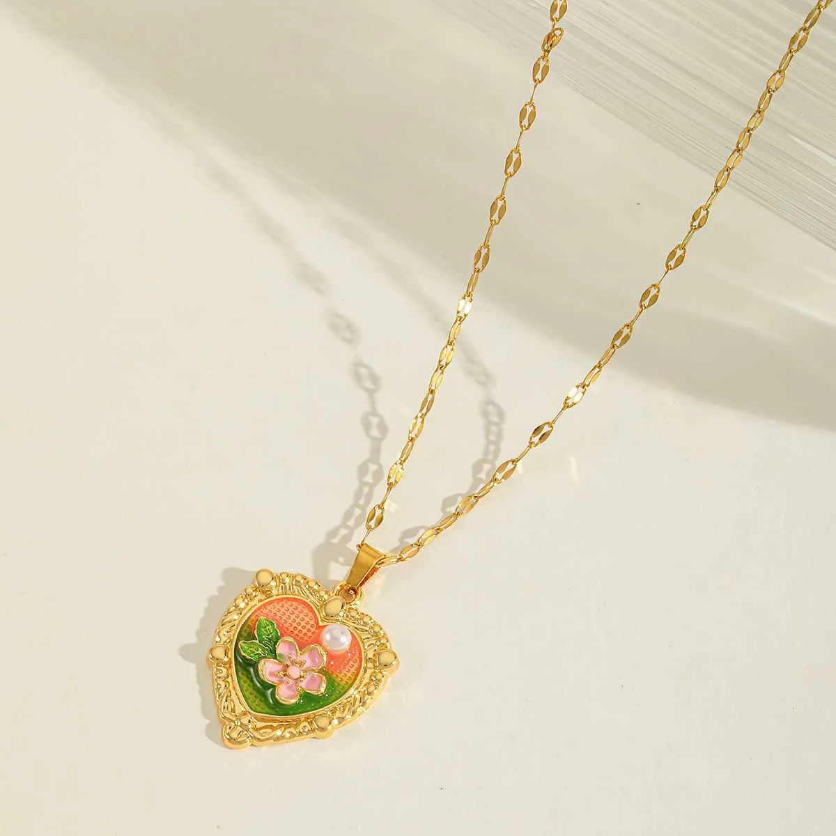 Casual Cute Artistic Conch Heart Shape Flower 304 Stainless Steel Epoxy Inlay Acrylic Imitation Pearl 18K Gold Plated Women's Pendant Necklace display picture 3