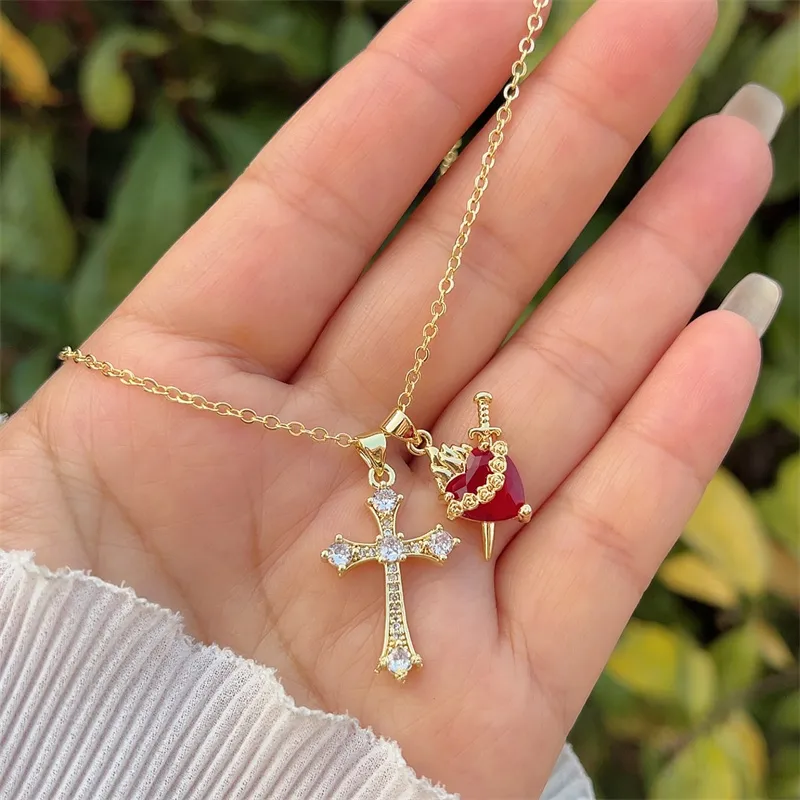 Retro Classic Style Cross Heart Shape Copper Inlay Zircon 18K Gold Plated Women's Pendant Necklace display picture 2