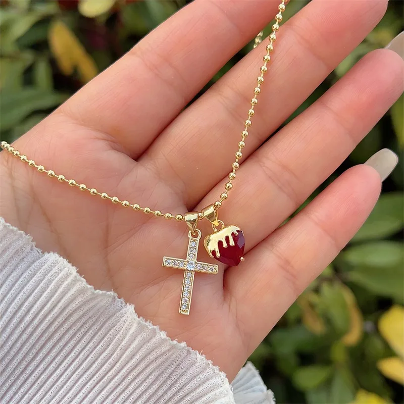 Retro Classic Style Cross Heart Shape Copper Inlay Zircon 18K Gold Plated Women's Pendant Necklace display picture 3