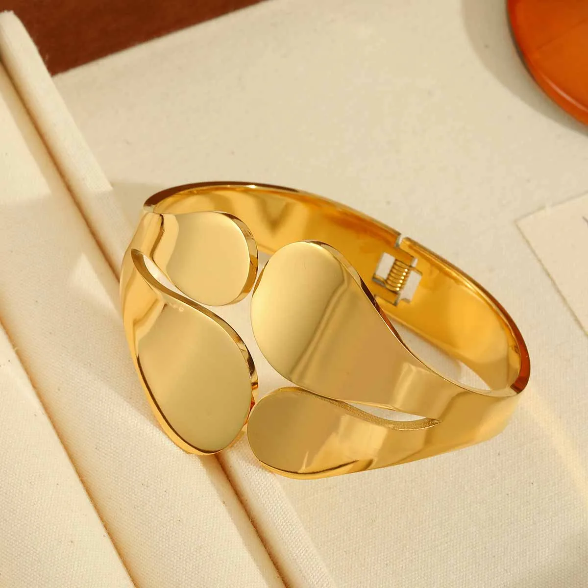Casual Elegant Artistic Geometric 304 Stainless Steel 18K Gold Plated Unisex Bangle display picture 1