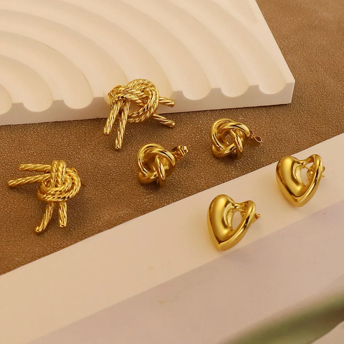 1 Pair Simple Style Heart Shape 304 Stainless Steel 18K Gold Plated Ear Studs display picture 2