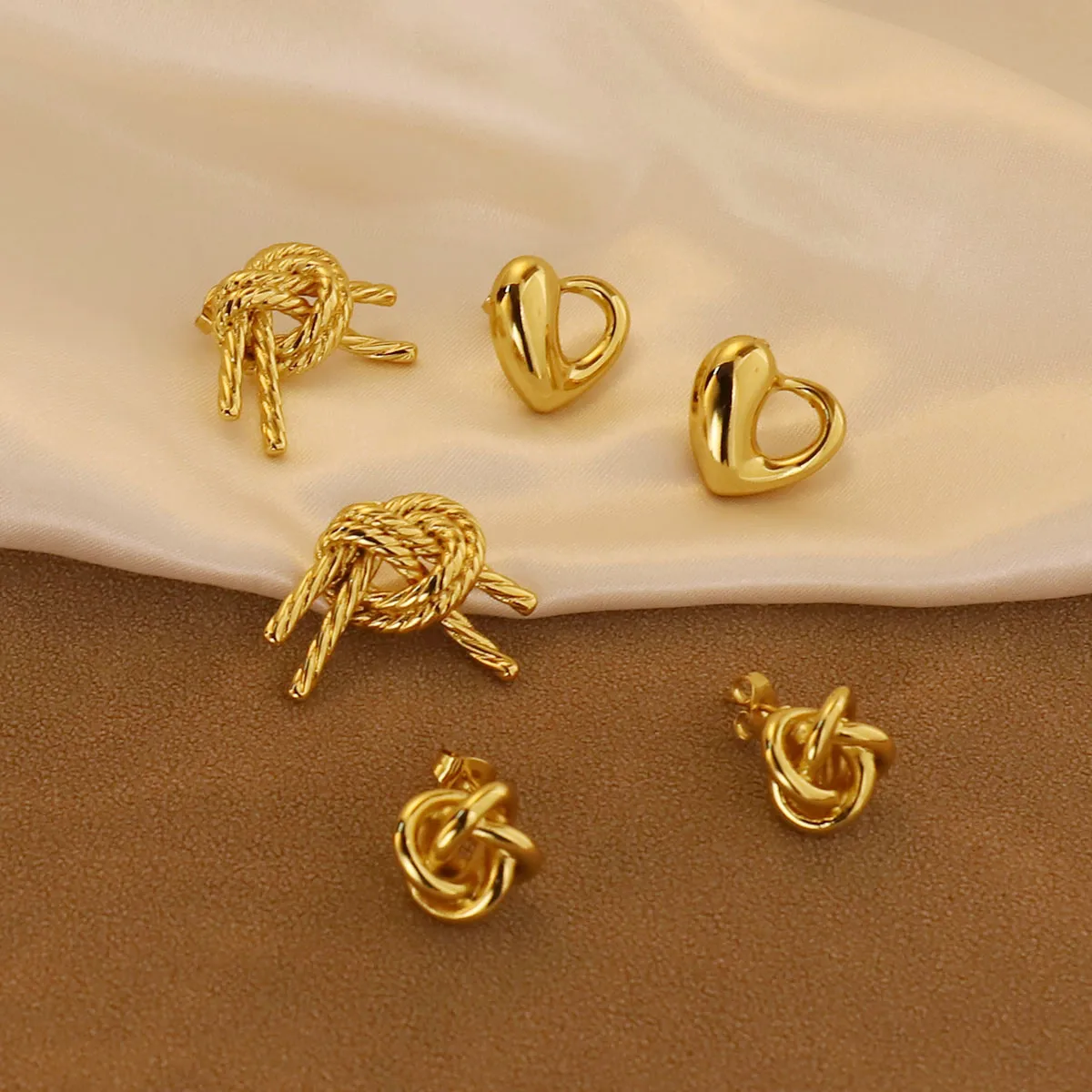 1 Pair Simple Style Heart Shape 304 Stainless Steel 18K Gold Plated Ear Studs display picture 3