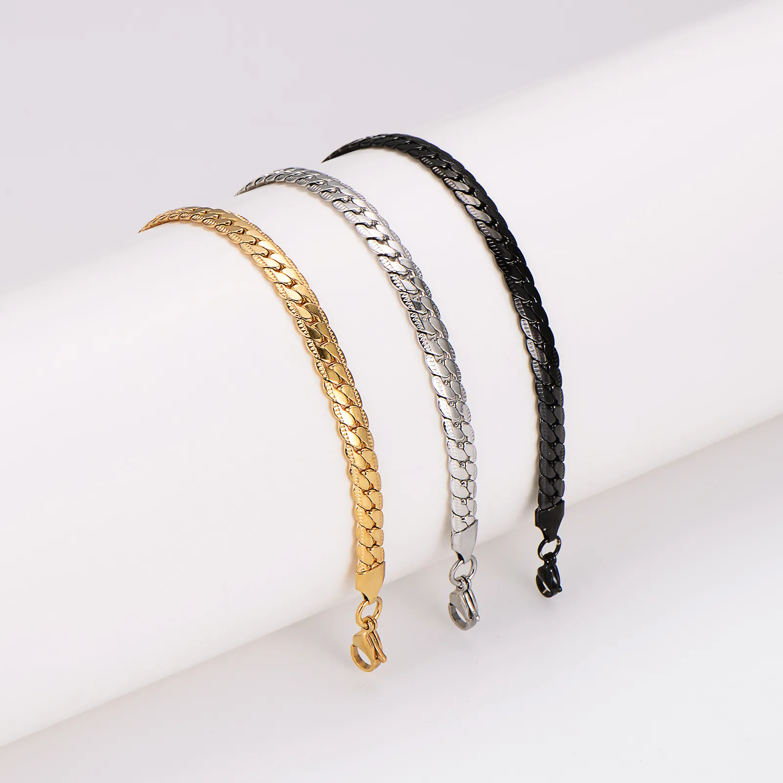 Simple Style Classic Style Solid Color 304 Stainless Steel Women's Bracelets display picture 5