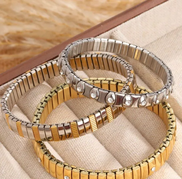 Vintage Style Geometric Titanium Steel Plating Women's Bracelets display picture 1