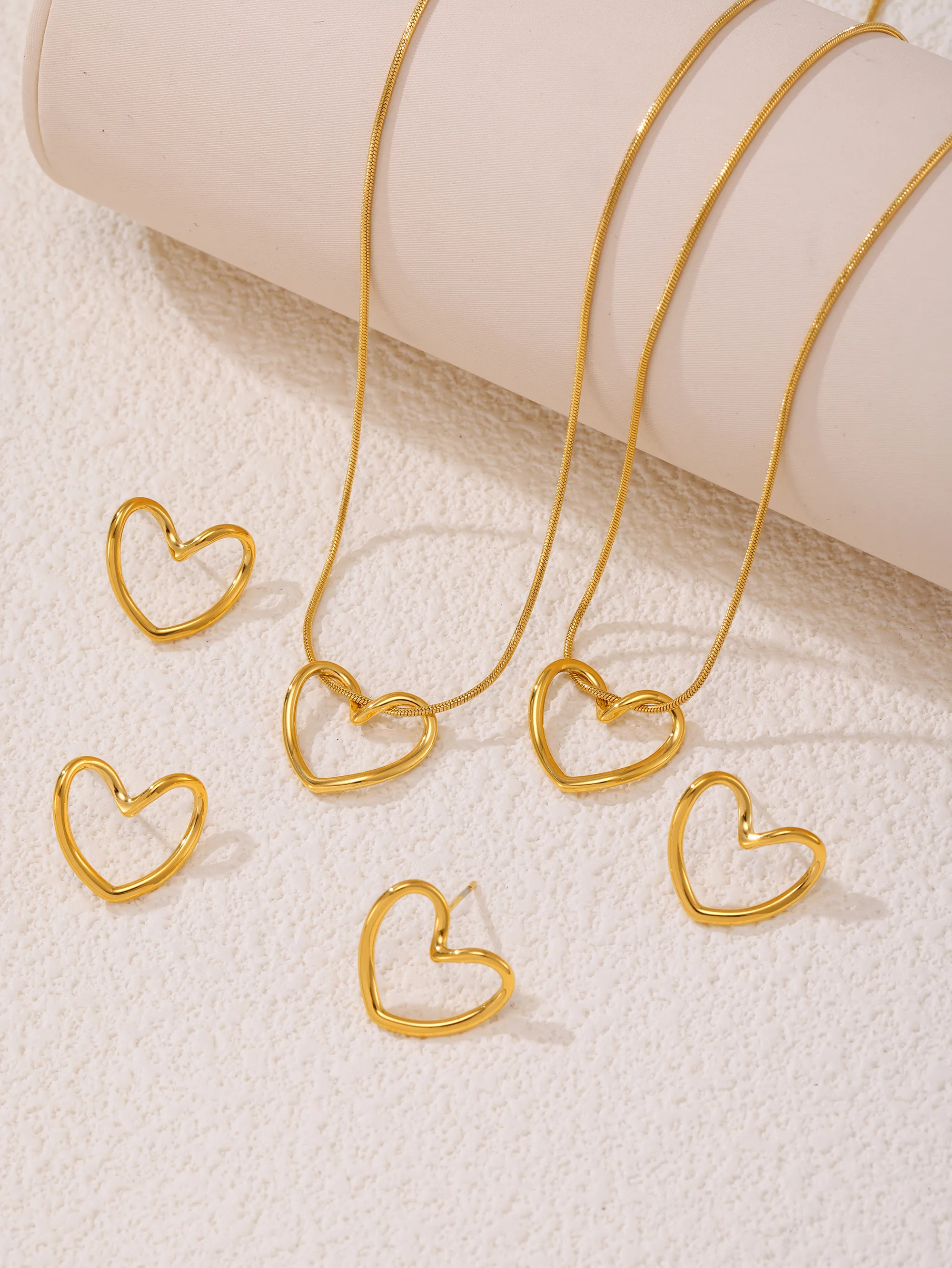IG Style Heart Shape 304 Stainless Steel Hollow Out 18K Gold Plated Women's Earrings Necklace display picture 1