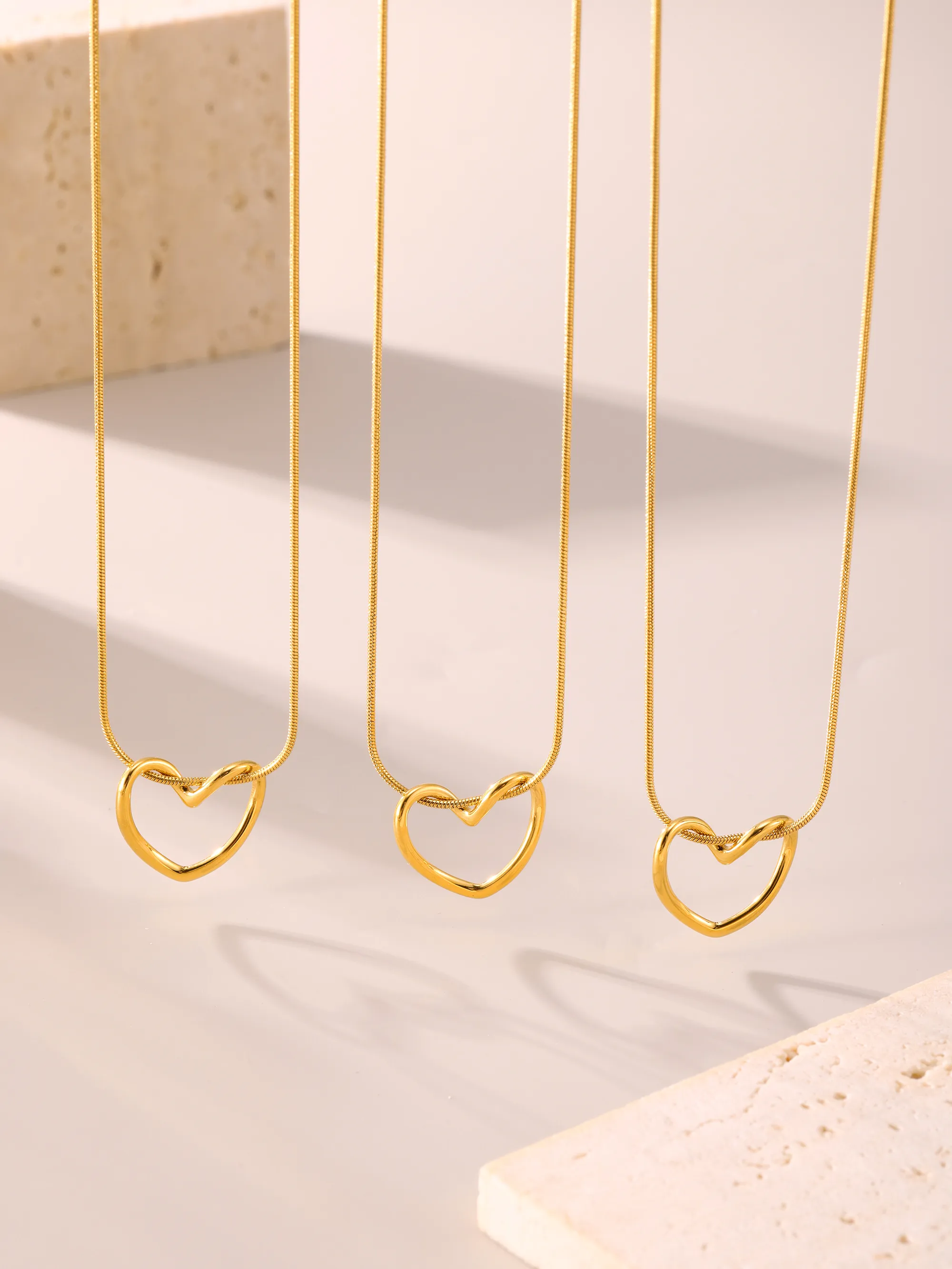 IG Style Heart Shape 304 Stainless Steel Hollow Out 18K Gold Plated Women's Earrings Necklace display picture 8
