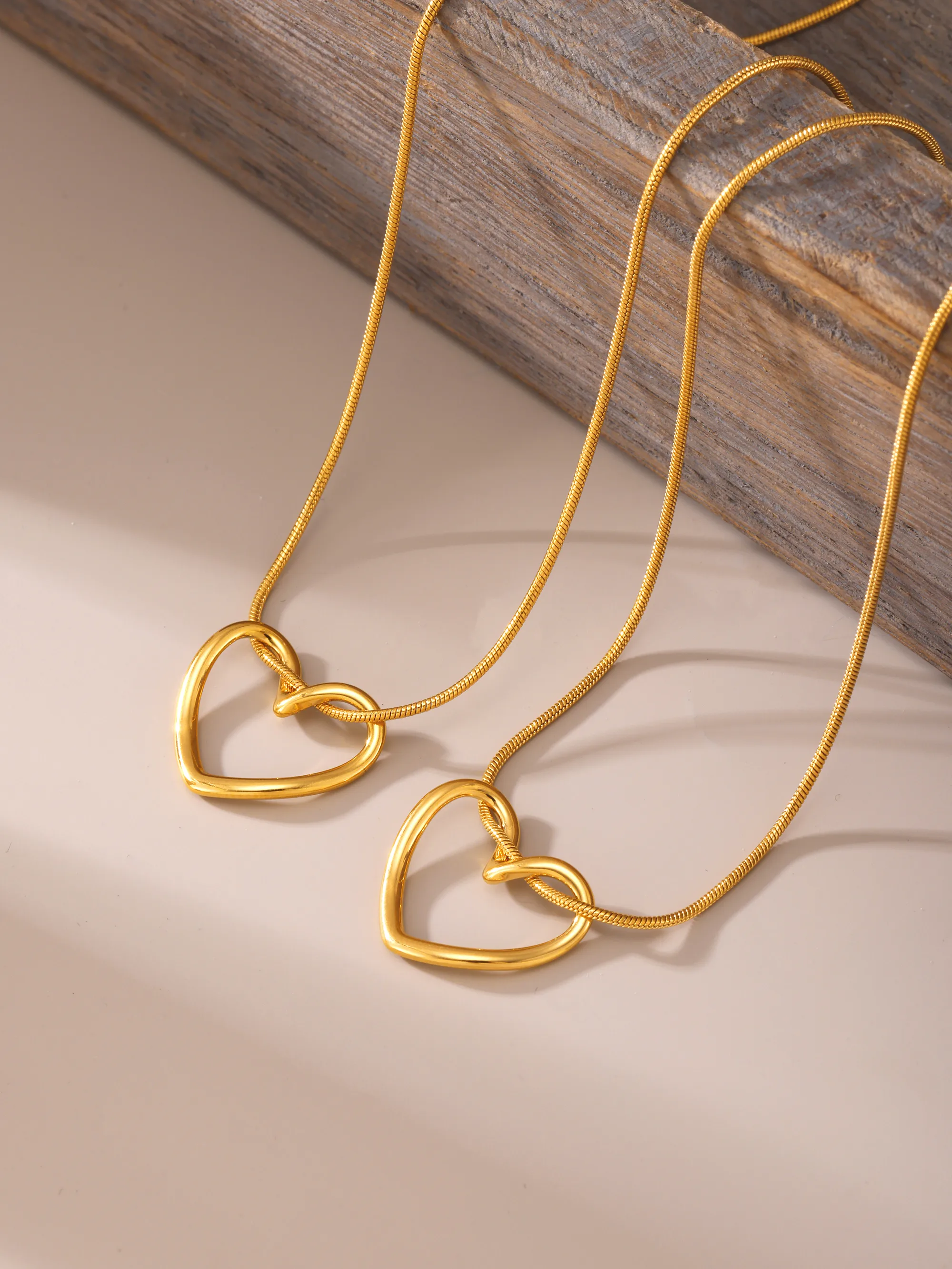 IG Style Heart Shape 304 Stainless Steel Hollow Out 18K Gold Plated Women's Earrings Necklace display picture 6
