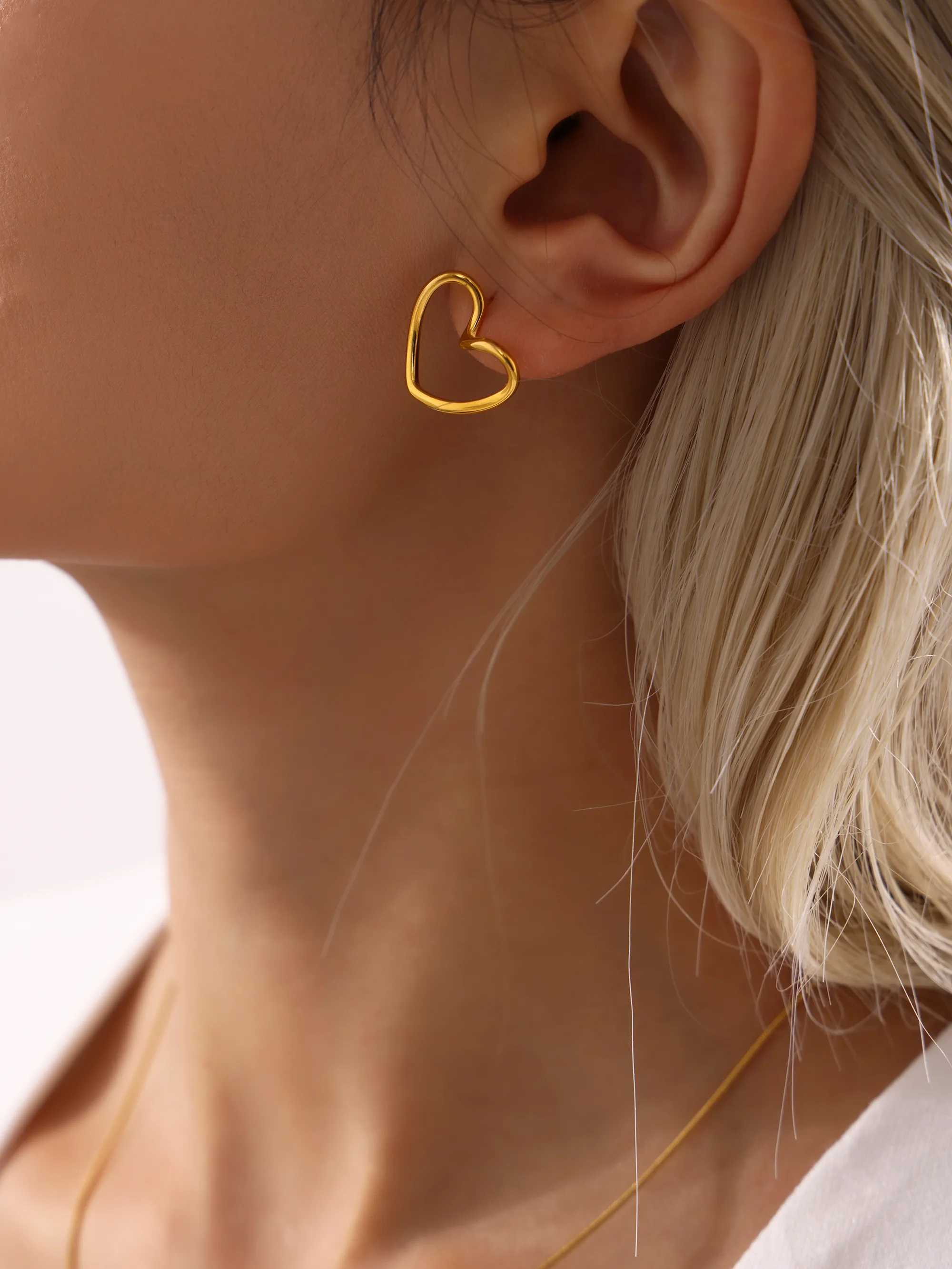 IG Style Heart Shape 304 Stainless Steel Hollow Out 18K Gold Plated Women's Earrings Necklace display picture 4
