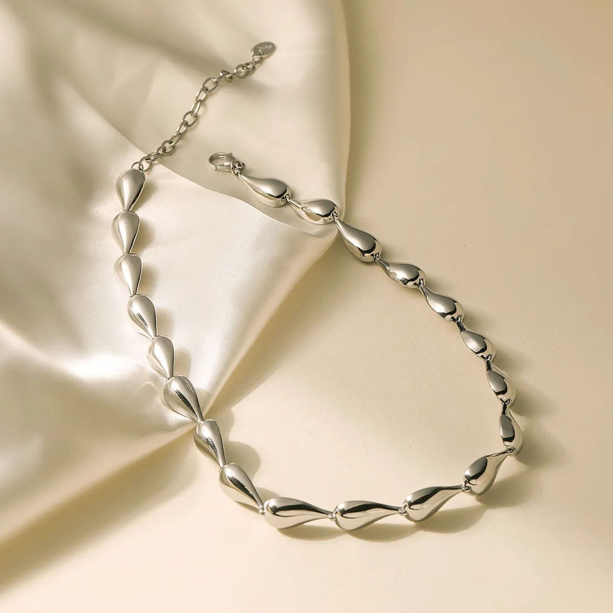 Simple Style Commute Water Droplets 304 Stainless Steel Women's Choker display picture 2
