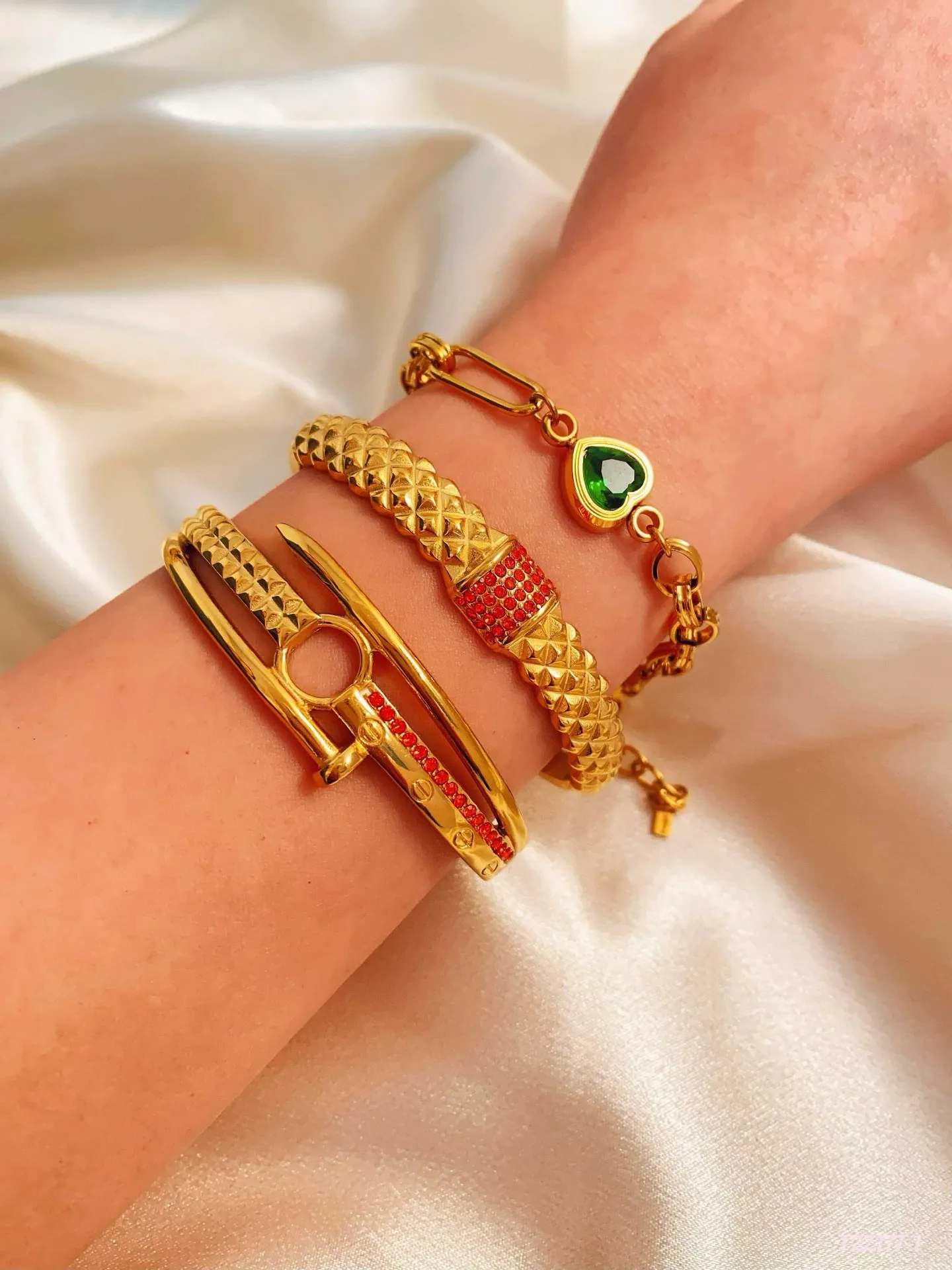 Simple Style IG Style Geometric Titanium Steel Plating Inlay Zircon Women's Bracelets Bangle display picture 1