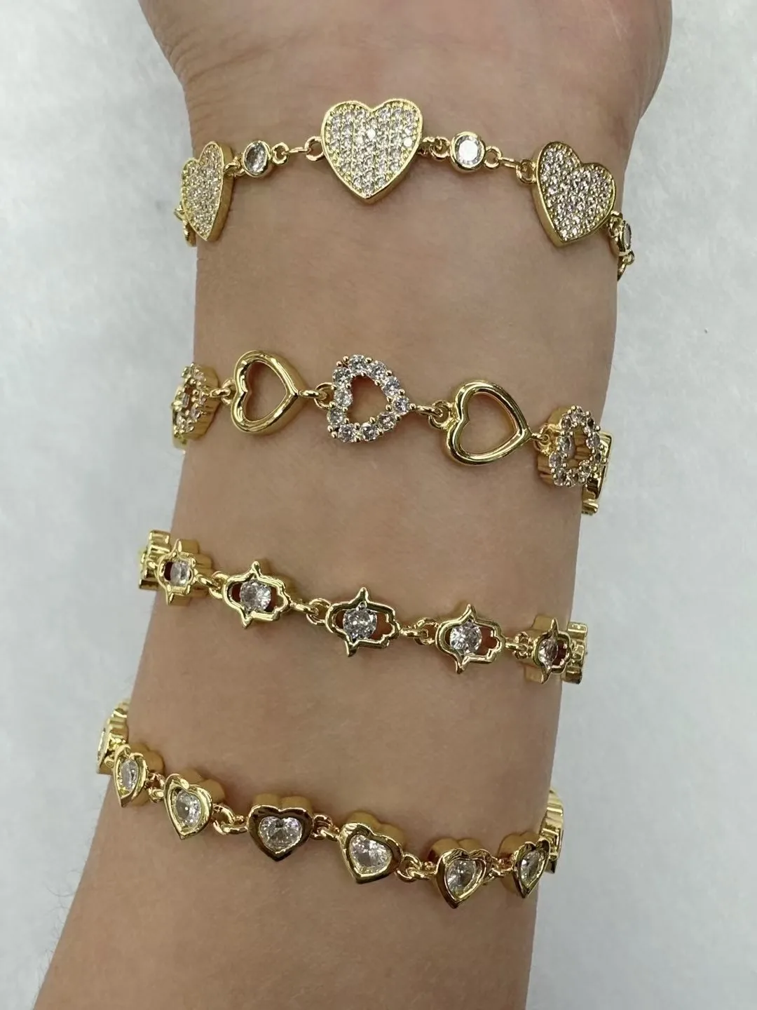 Casual Simple Style Palm Heart Shape Copper Polishing Plating Zircon 18K Gold Plated Women's Bracelets display picture 1