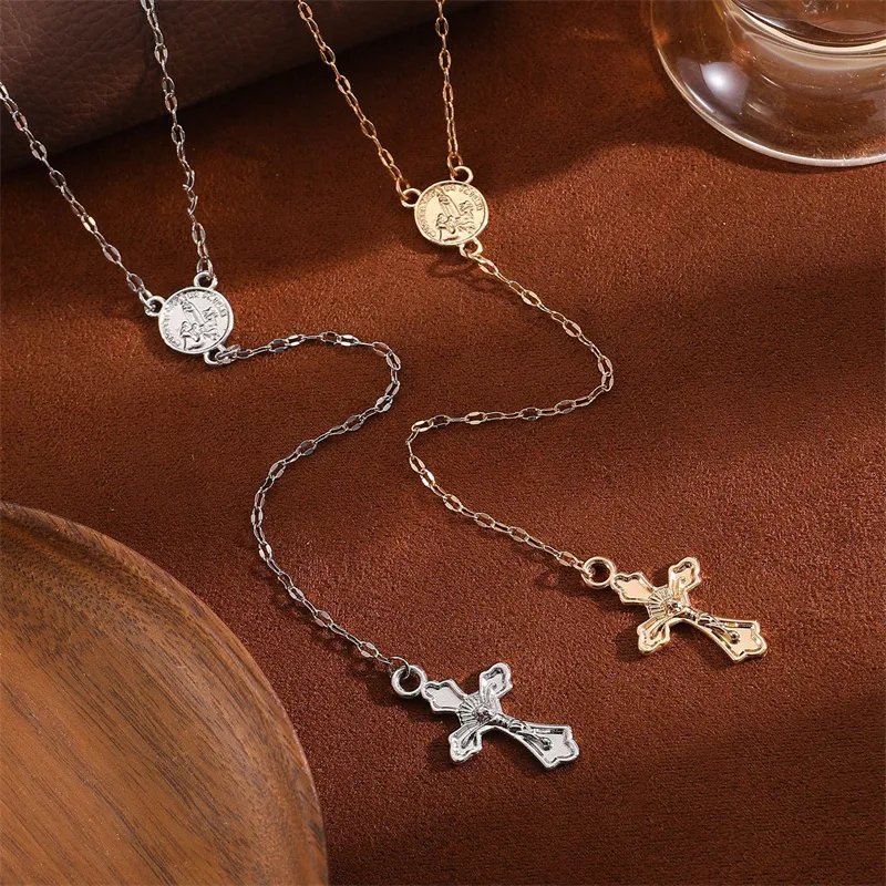 Elegant Vintage Style Cross Alloy Women's Pendant Necklace display picture 10