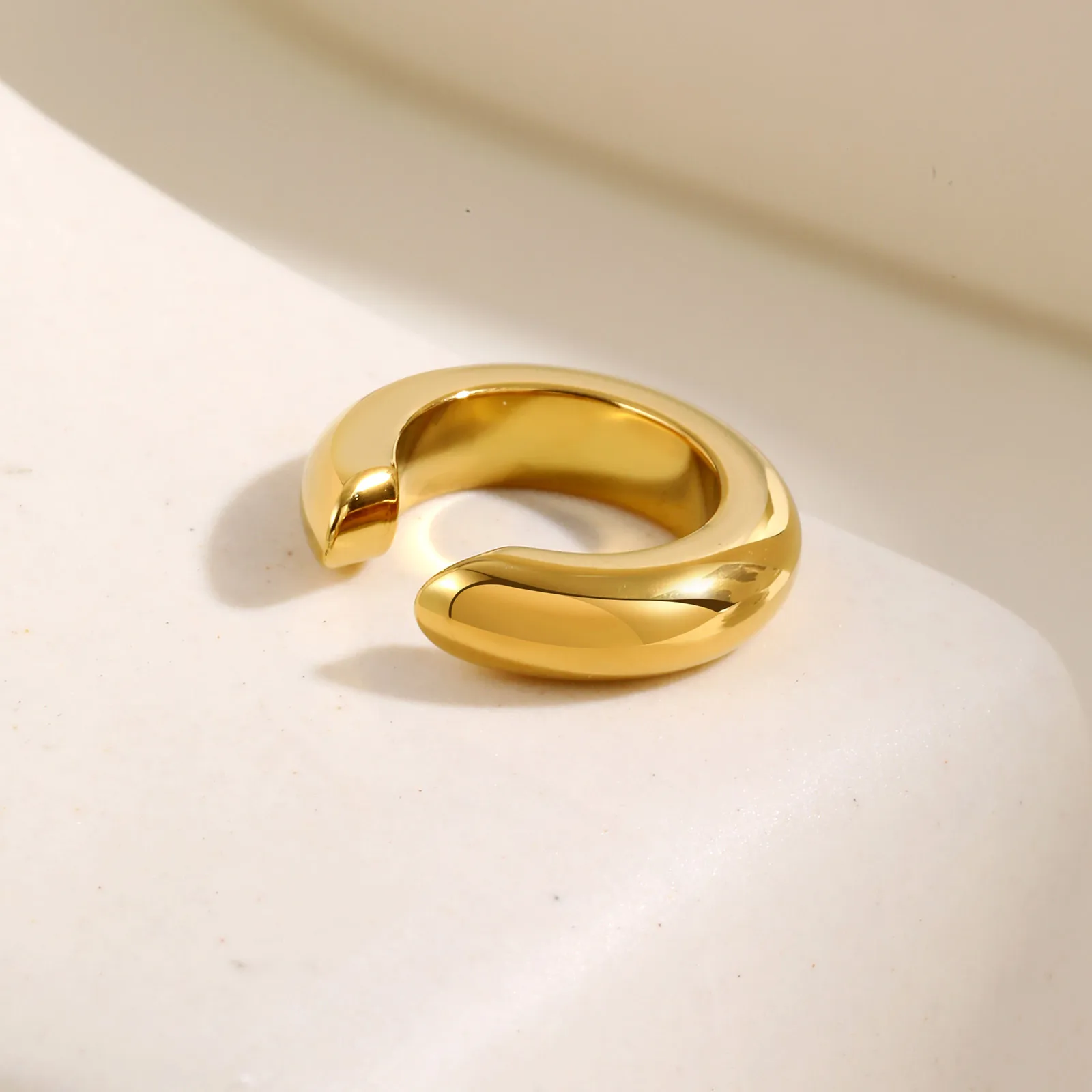 1 Piece Hip-Hop Semicircle Plating 201 Stainless Steel 18K Gold Plated Cartilage Earrings display picture 1