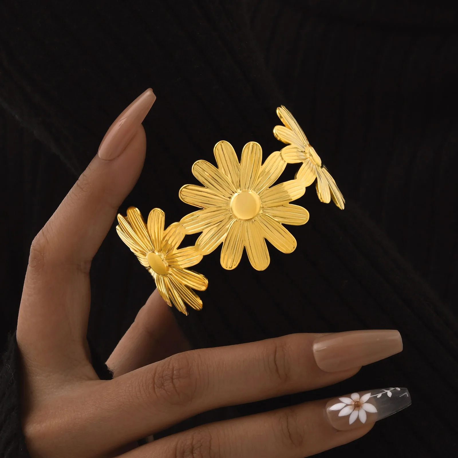 Modern Style Classic Style Chrysanthemum 201 Stainless Steel 18K Gold Plated None Bangle In Bulk display picture 5