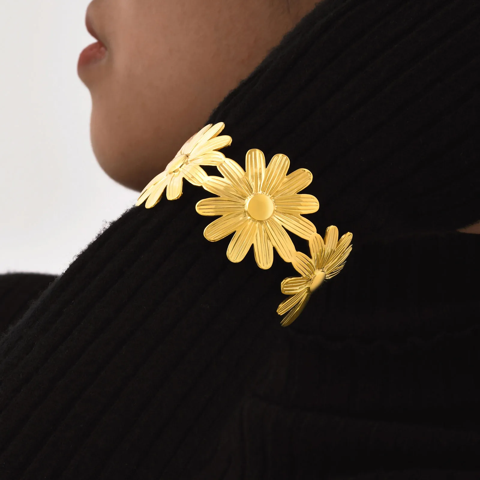 Modern Style Classic Style Chrysanthemum 201 Stainless Steel 18K Gold Plated None Bangle In Bulk display picture 3