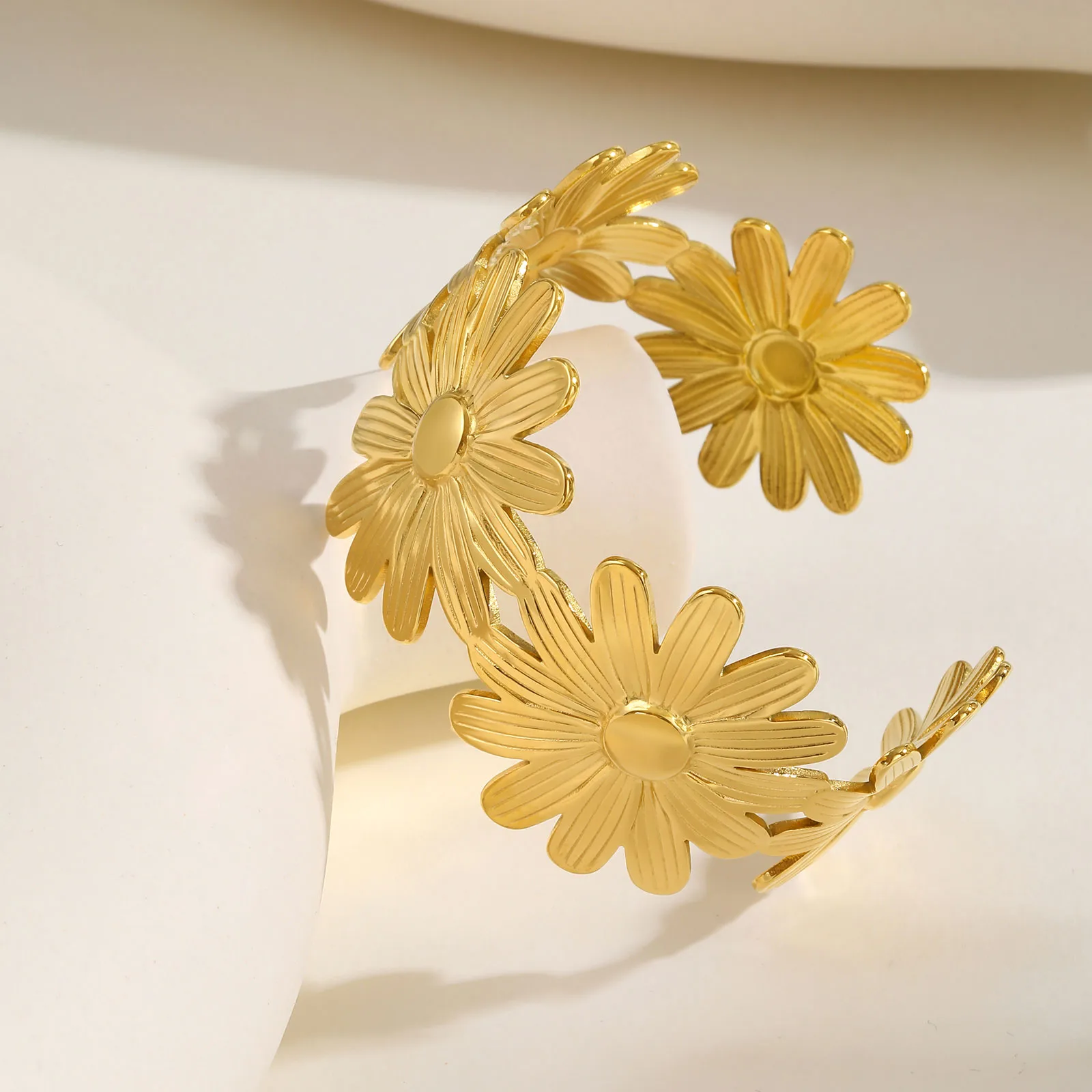 Modern Style Classic Style Chrysanthemum 201 Stainless Steel 18K Gold Plated None Bangle In Bulk display picture 4
