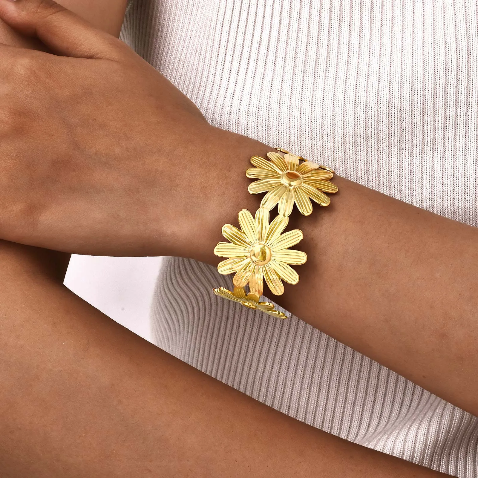 Modern Style Classic Style Chrysanthemum 201 Stainless Steel 18K Gold Plated None Bangle In Bulk display picture 6