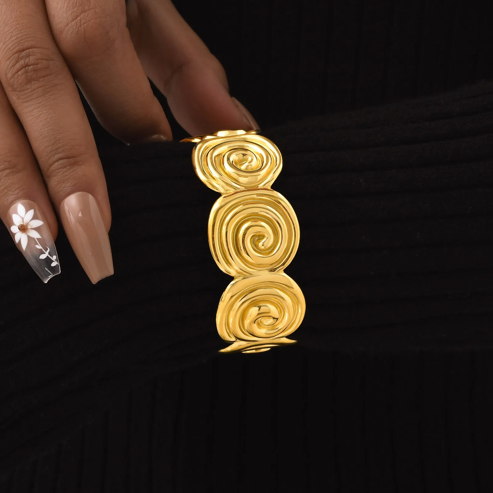 Modern Style Classic Style Chrysanthemum 201 Stainless Steel 18K Gold Plated None Bangle In Bulk display picture 7