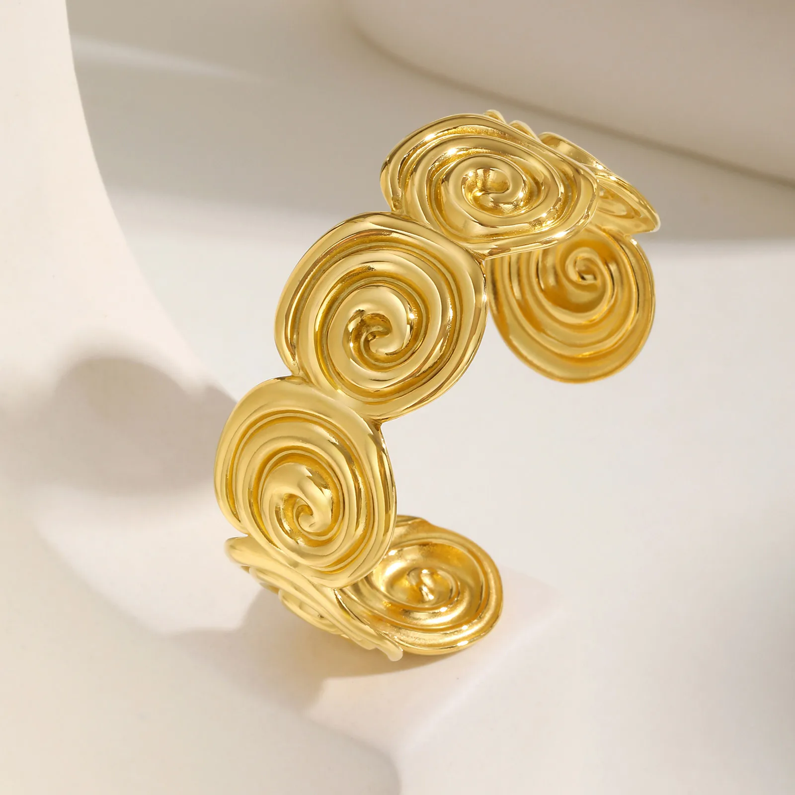 Modern Style Classic Style Chrysanthemum 201 Stainless Steel 18K Gold Plated None Bangle In Bulk display picture 8