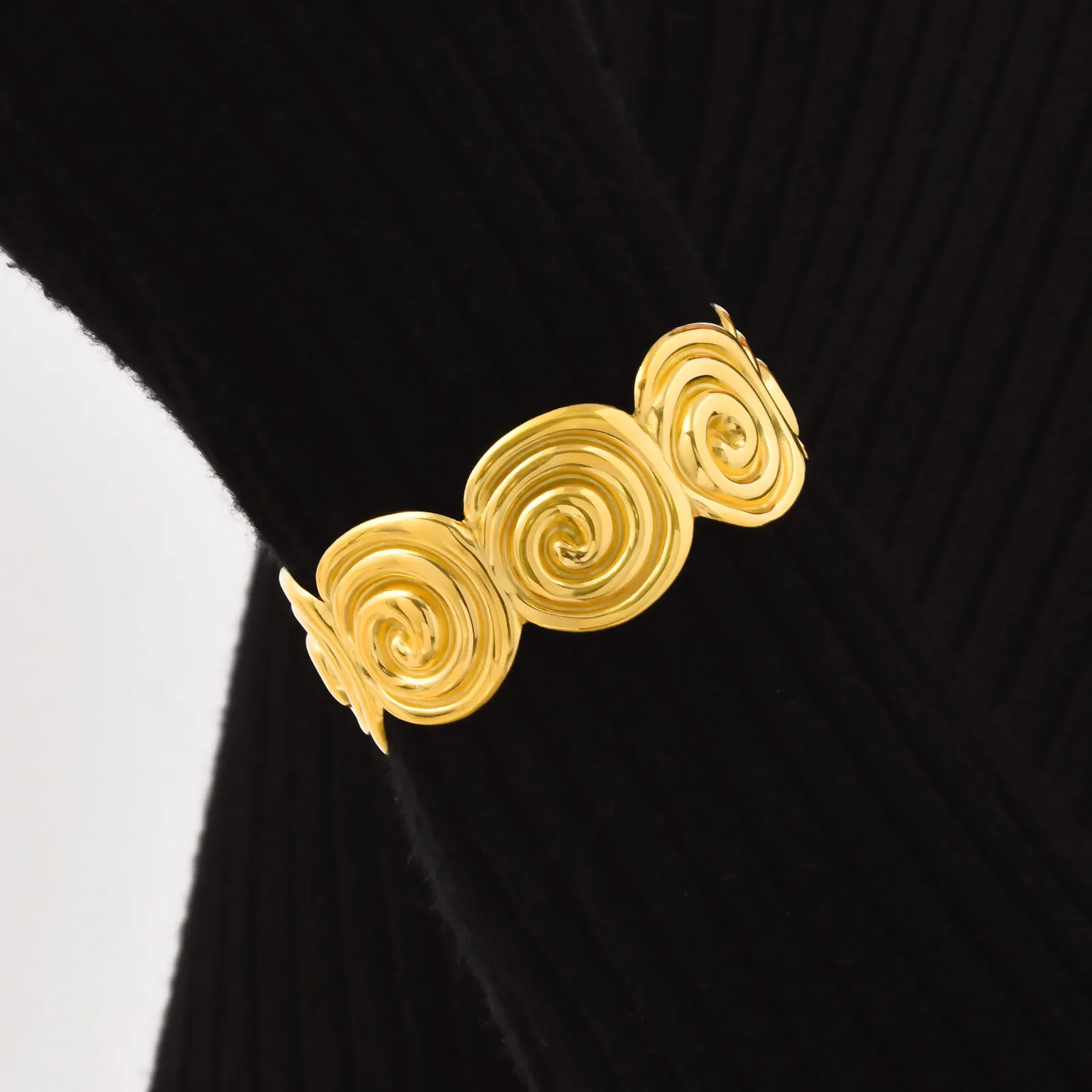Modern Style Classic Style Chrysanthemum 201 Stainless Steel 18K Gold Plated None Bangle In Bulk display picture 9