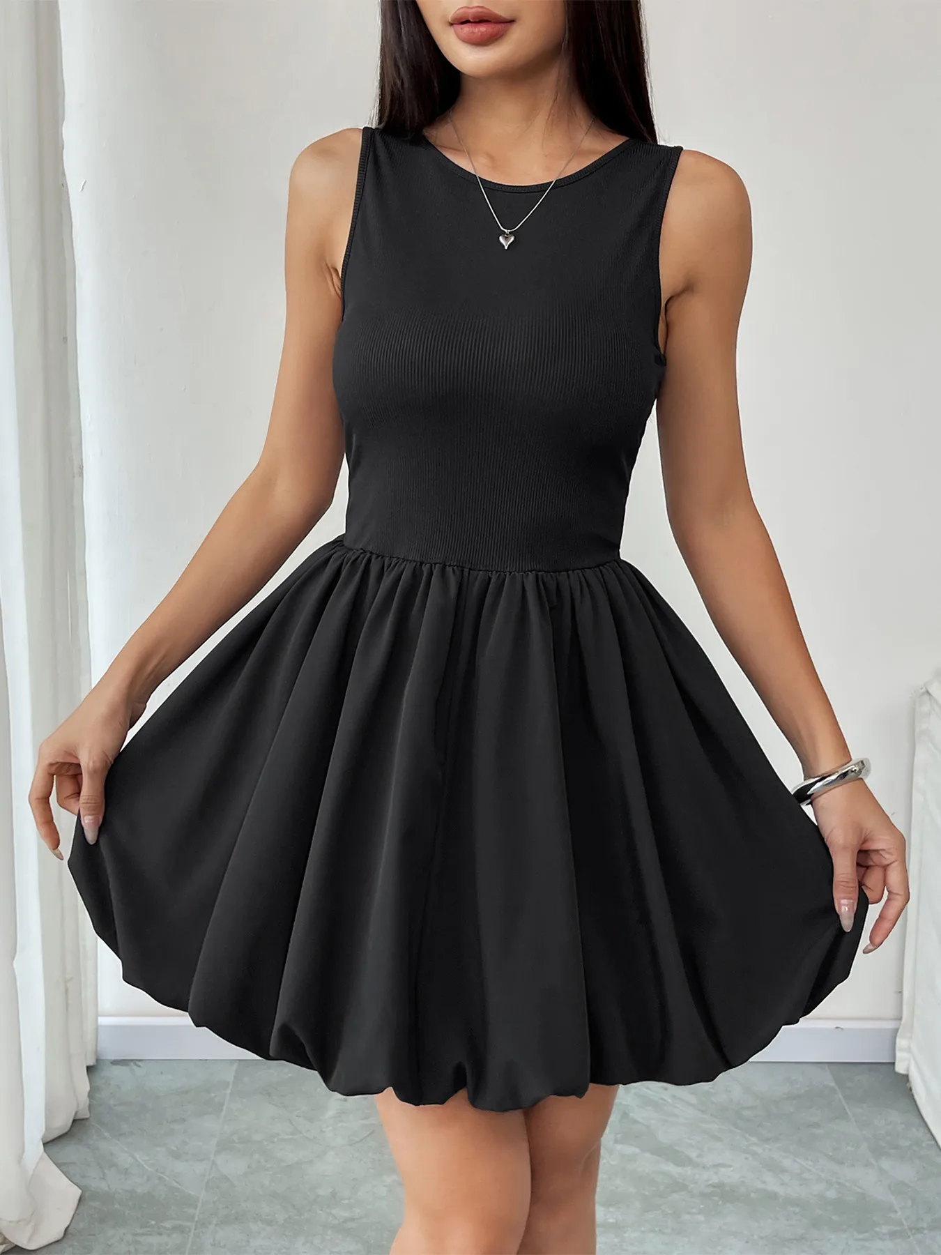 Women's Swing Dress Sexy Round Neck Backless Sleeveless Solid Color Above Knee Holiday Banquet Selfie display picture 1