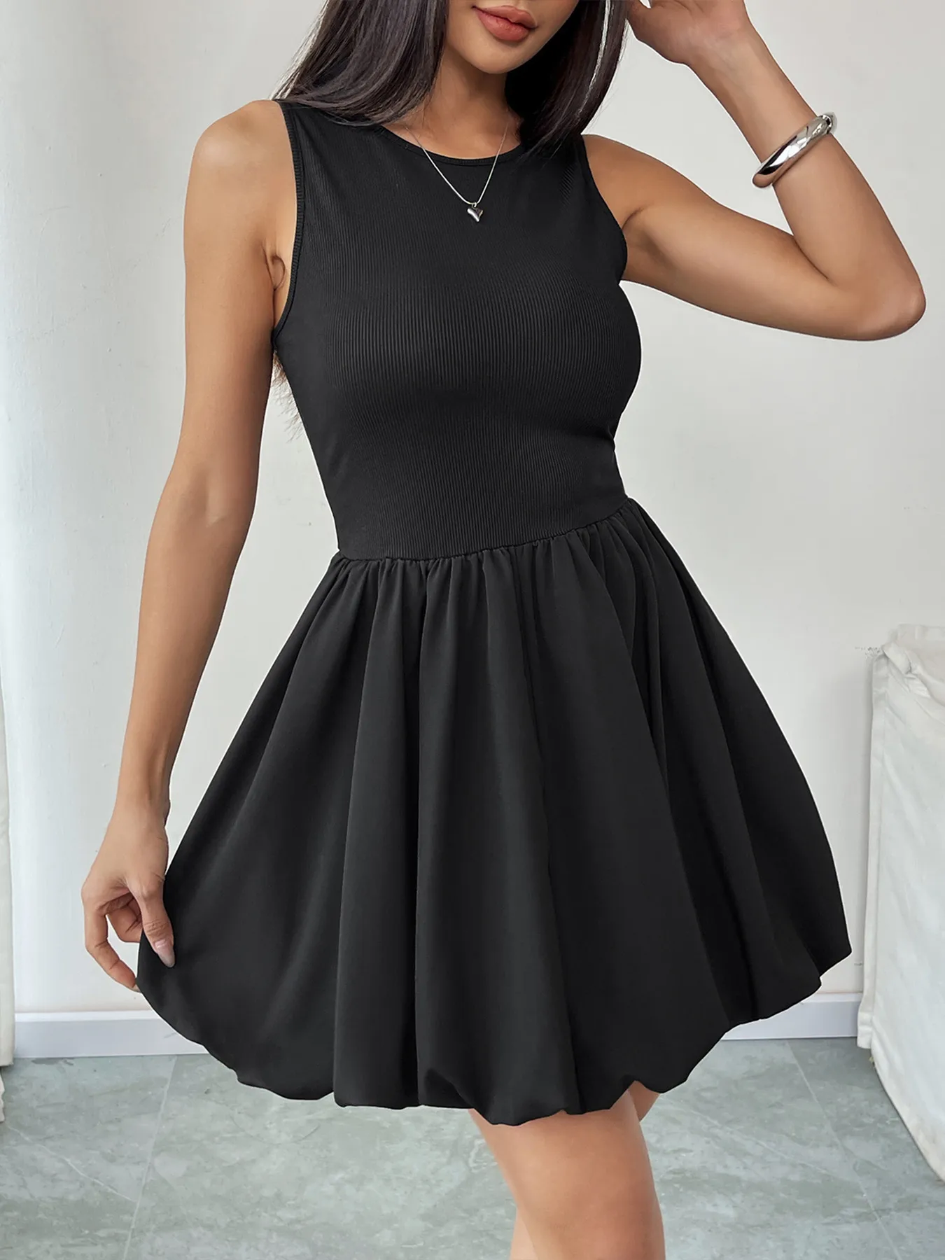 Women's Swing Dress Sexy Round Neck Backless Sleeveless Solid Color Above Knee Holiday Banquet Selfie display picture 2