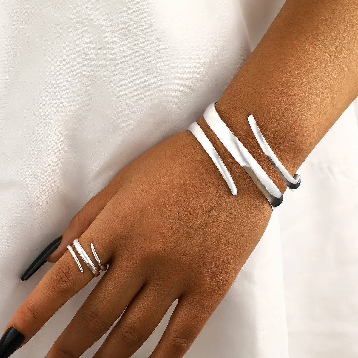 Casual Simple Style Geometric Alloy Women's Rings Plain Bracelet display picture 4