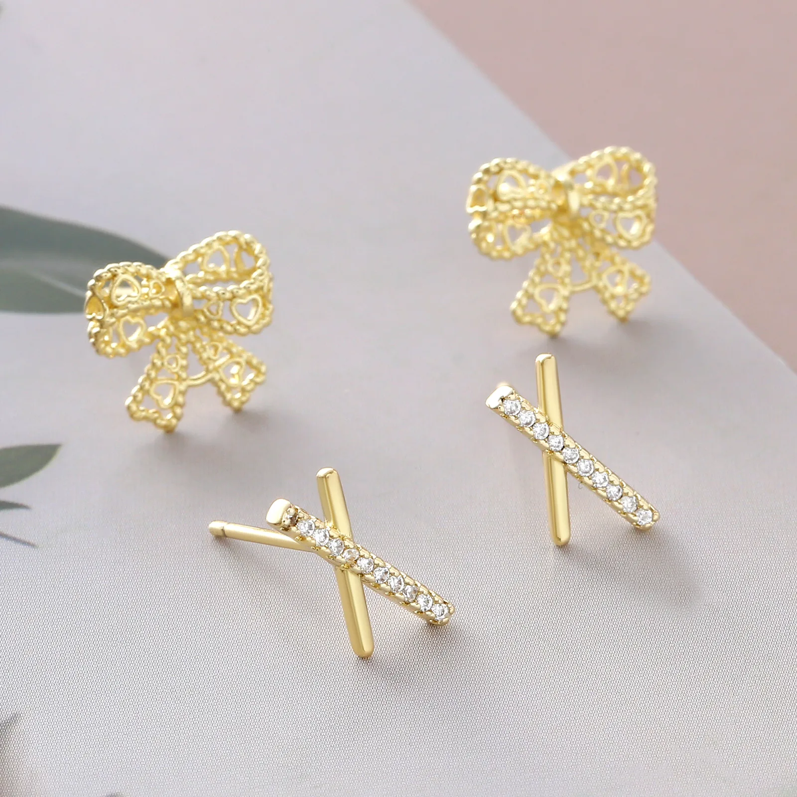 1 Pair Elegant Simple Style Letter Bow Knot Copper Ear Studs display picture 3