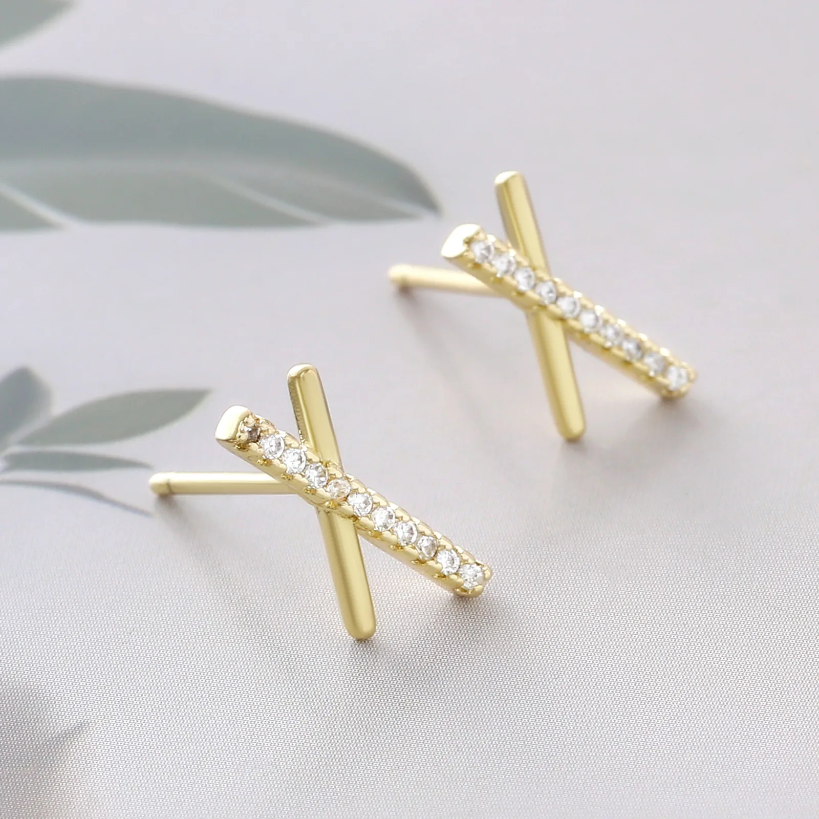 1 Pair Elegant Simple Style Letter Bow Knot Copper Ear Studs display picture 1