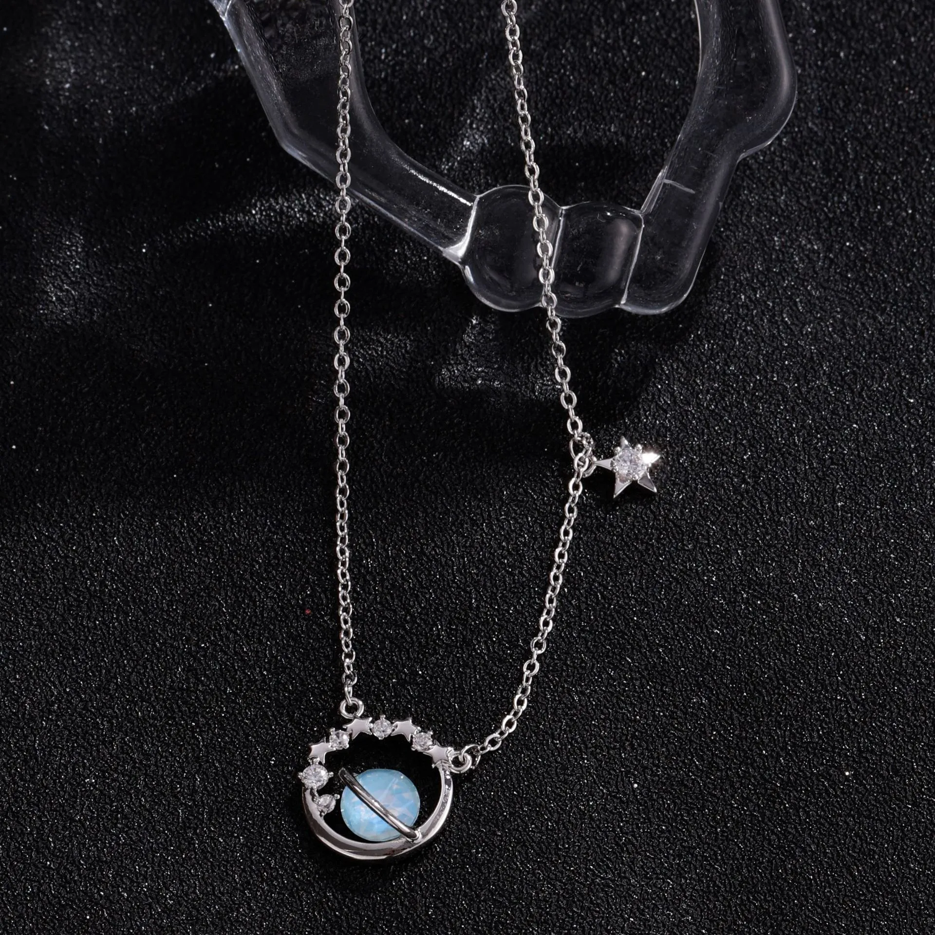 Vacation Simple Style Solid Color Copper Inlay Zircon Women's Pendant Necklace display picture 3